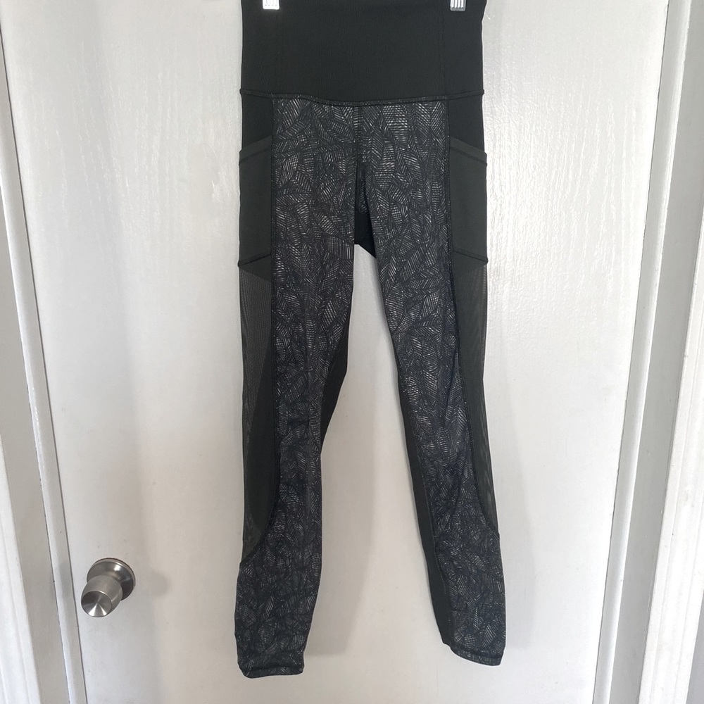 Lululemon train times green olive sz 2